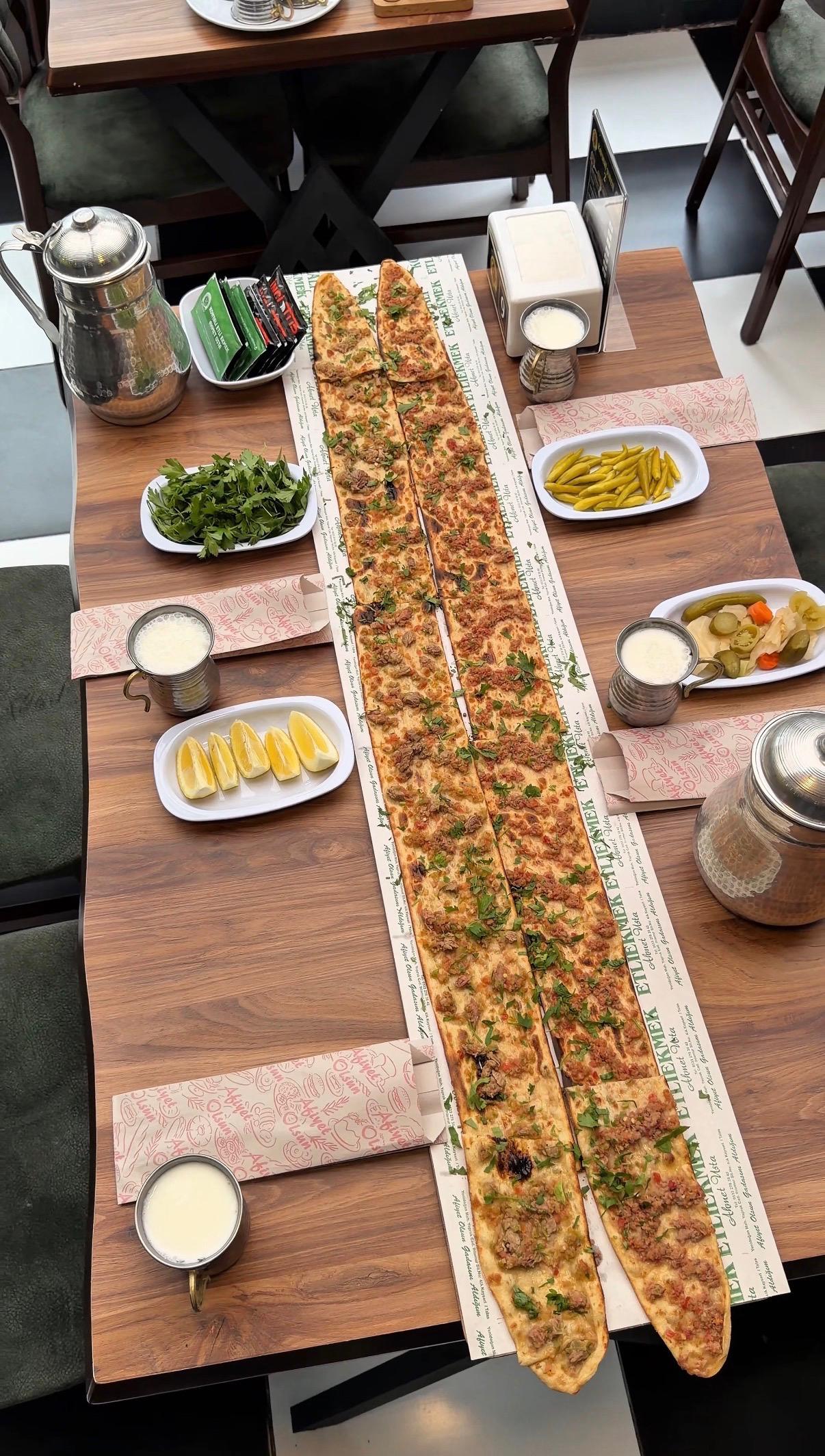 Konyalı Etli Ekmek yemekleri