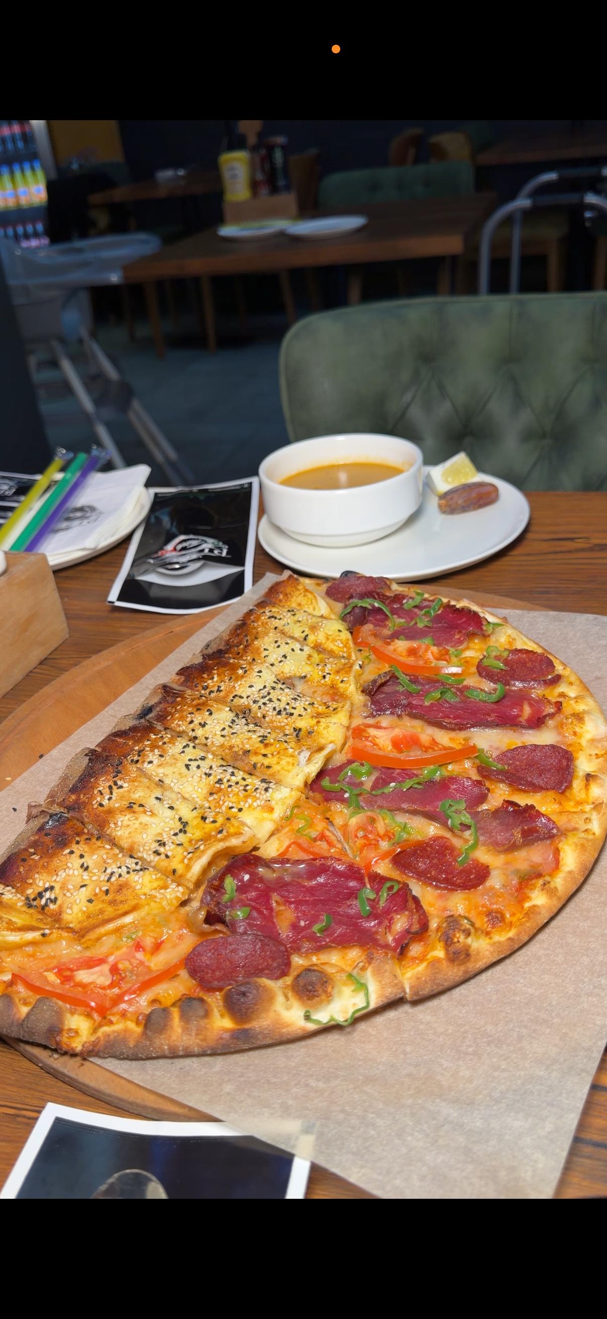 The Pizza Think yemekleri